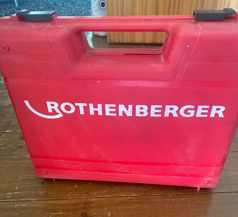 Rothenburger pipe freezer set with freeze spray and varied pipe size holders.