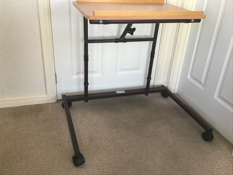 Bed / recliner/armchair adjustable table