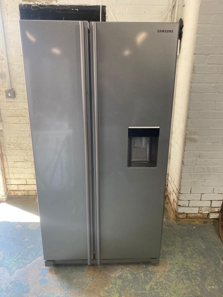 Free delivery Samsung American Style Fridge Freezer – Silver, Good Condition