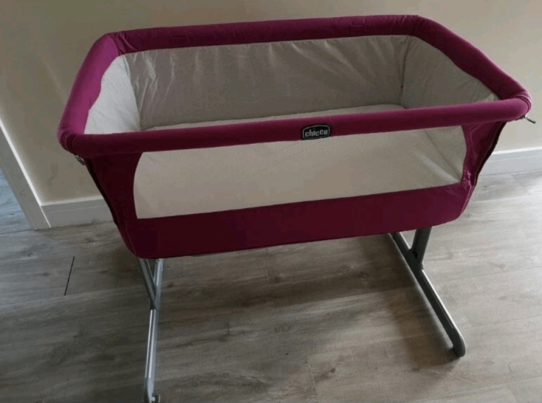 Chicco Next 2 Me co sleeping crib in hot pink 