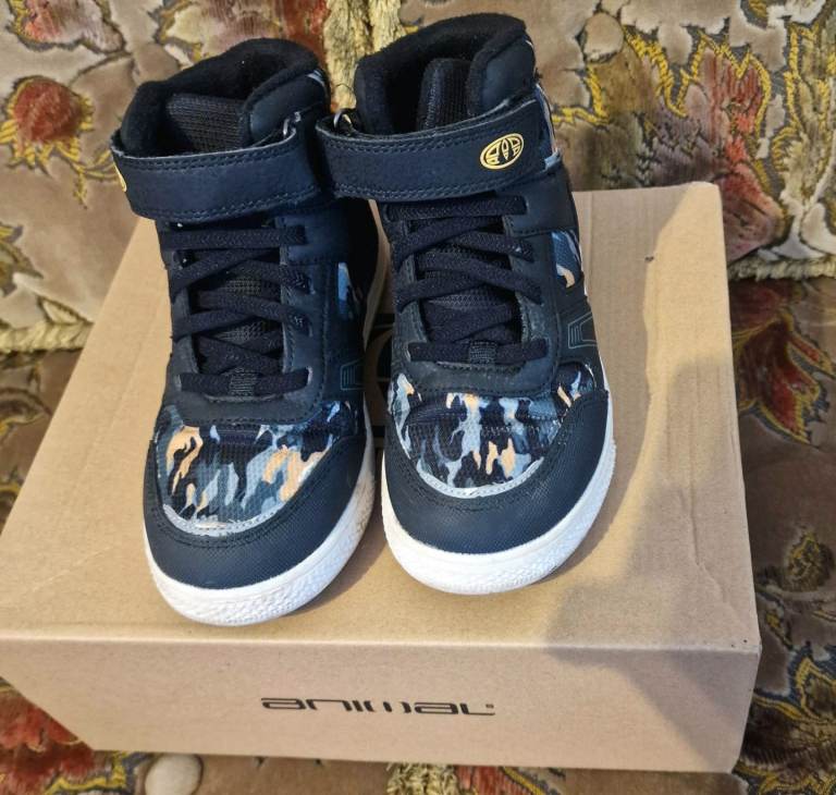 Kids trainers size UK 12