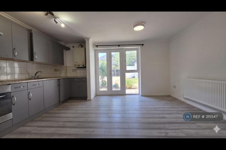 1 bedroom flat in Church Road, London, E12 (1 bed) (#315547)