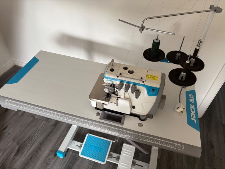 Overlock sewing machine
