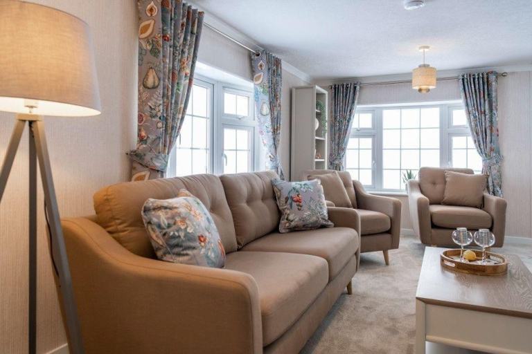 Omar Middleton in Surrey  - Lodge / Caravan 