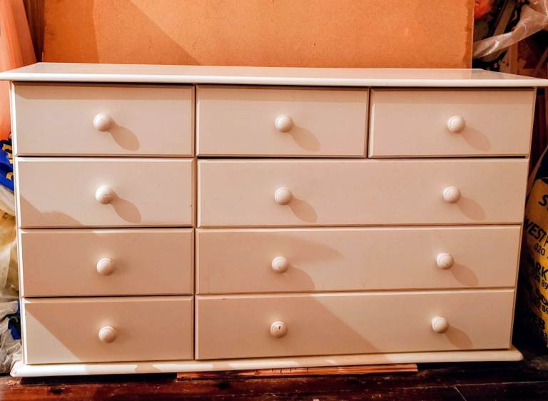 Chest of drawers