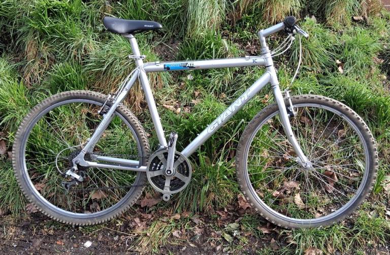 Giant Boulder aluminium frame bike 