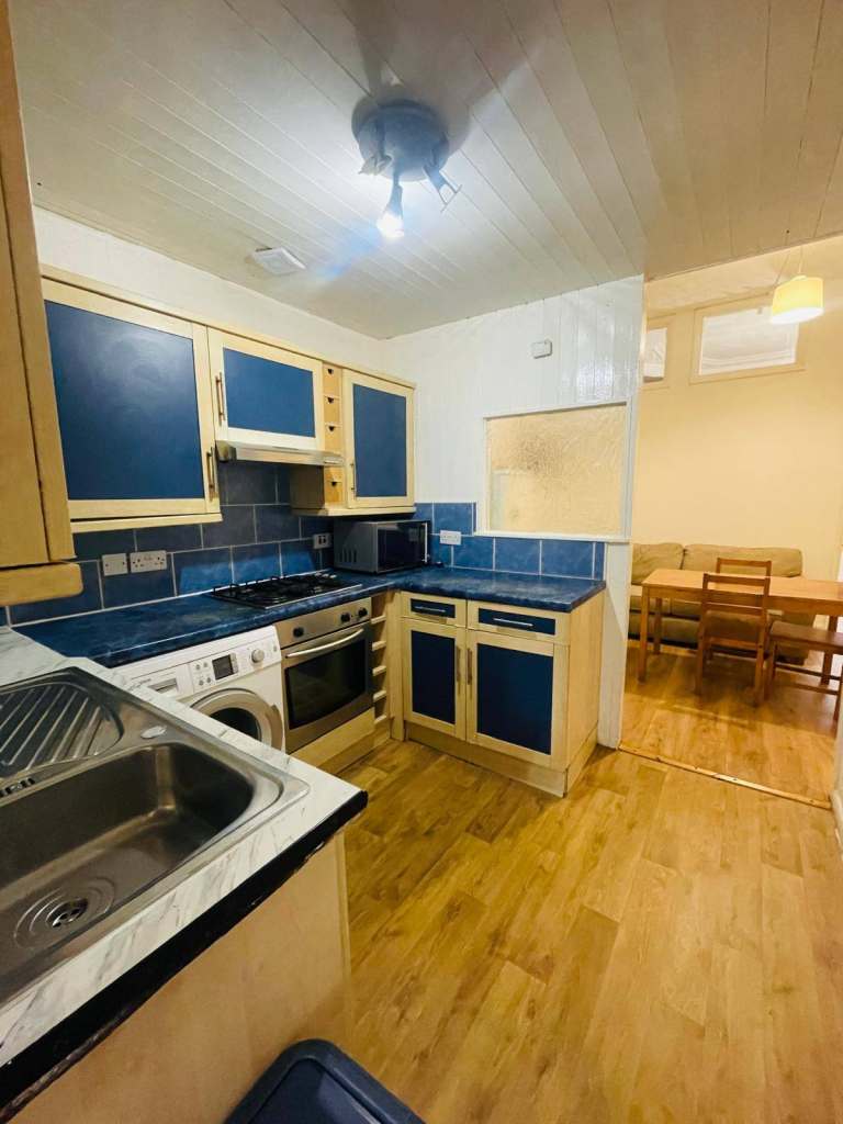 G8 Properties are pleased to offer 2 Bed G/F Flat with Garden on Mansfield Road, Ilford, IG1.