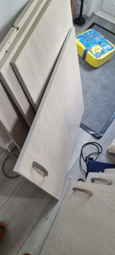 Kitchen Unit Doors and Panels – Good Condition, Light Wood