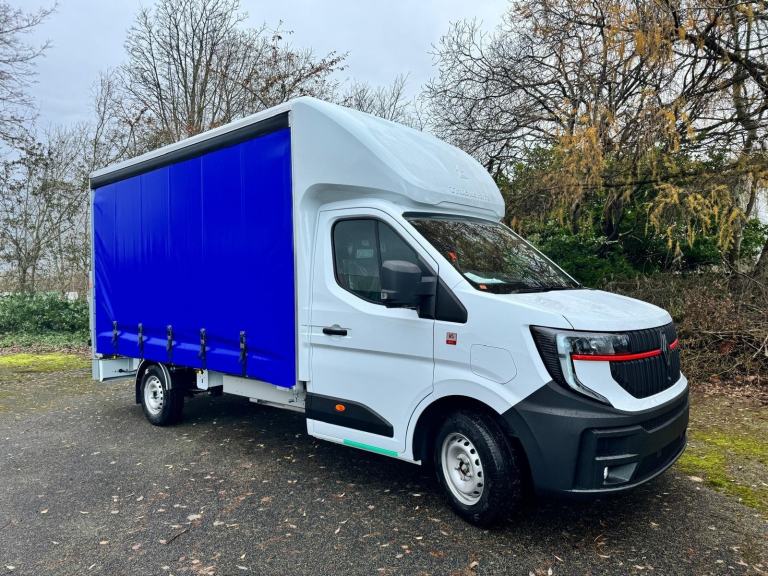 Renault Trucks Master Chassis Cab LWB Curtainside Luton Body FREE SERVICING!