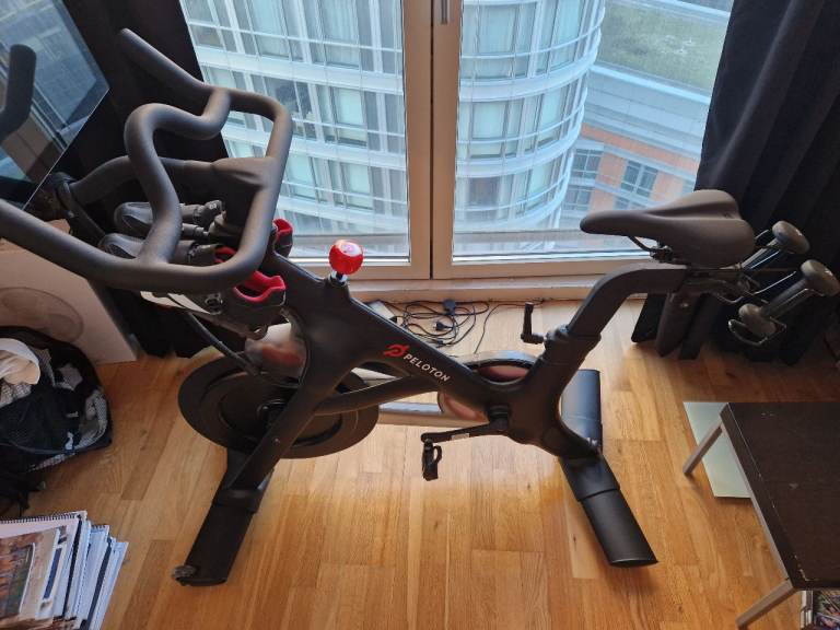 Peloton bike - 2021 - excellent condition