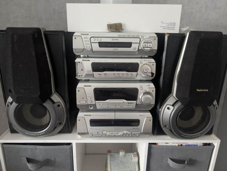 Technics Stereo System with Speakers – Good Condition