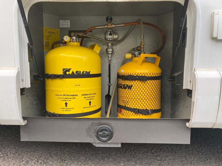 SWIFT BESSACARR 584 MOTORHOME french bed 4 berth 4 belts- 1 f owner