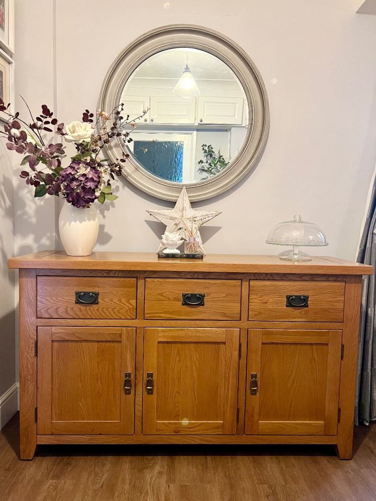 Lovely Cotswold Company Large Solid Oak Sideboard Cupboard