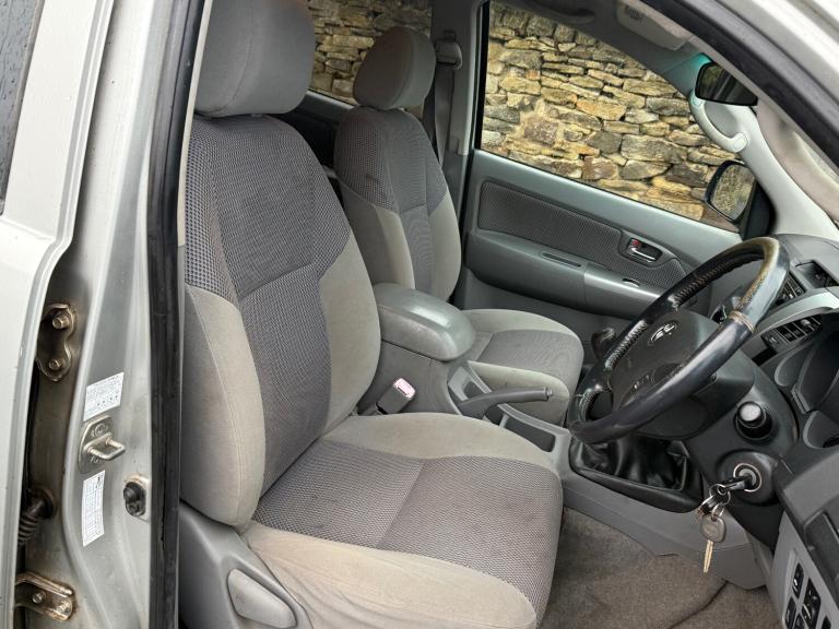 2010 Toyota Hilux HL3 2010 D/Cab Pick Up 2.5 D-4D 4WD 144 PICK UP Diesel Manual