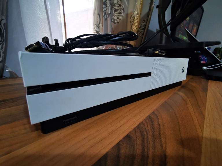 Xbox One S Console – White, Good Condition