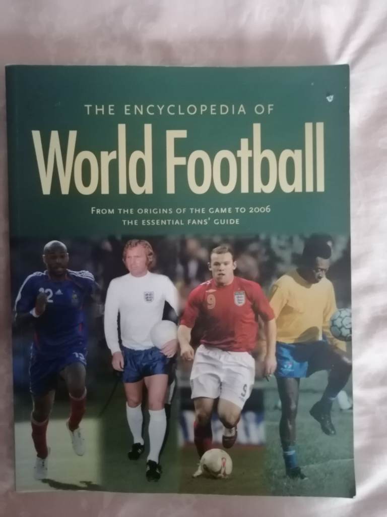 great condition - The Encyclopaedia of Word Football Tim Hill 2004