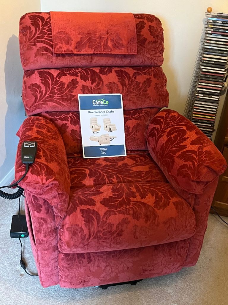 Recliner / riser chair