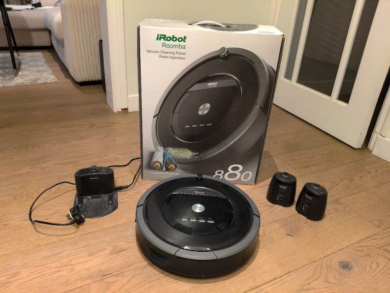 iRobot Roomba 880 Robot Vacuum Cleaner   good working condition boxed