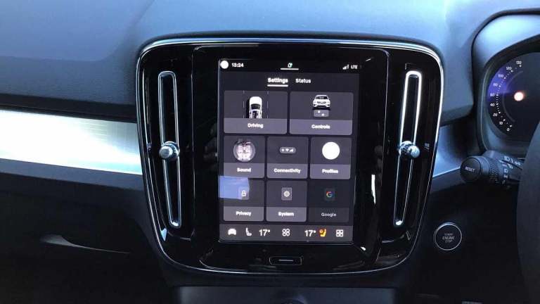 2025 Volvo XC40 Plus, B4 Mild hybrid, Petrol, Dark ESTATE Petrol/Electric Hybrid Automatic