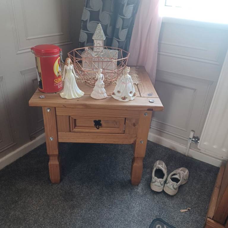 Mexican pine furniture solid wood selling due to house move will split 