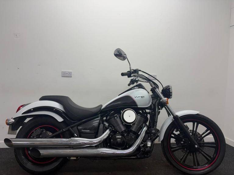 KAWASAKI VN900 CUSTOM  ** FORWARD CONTROL - 12 MONTH MOT - WARRANTY **