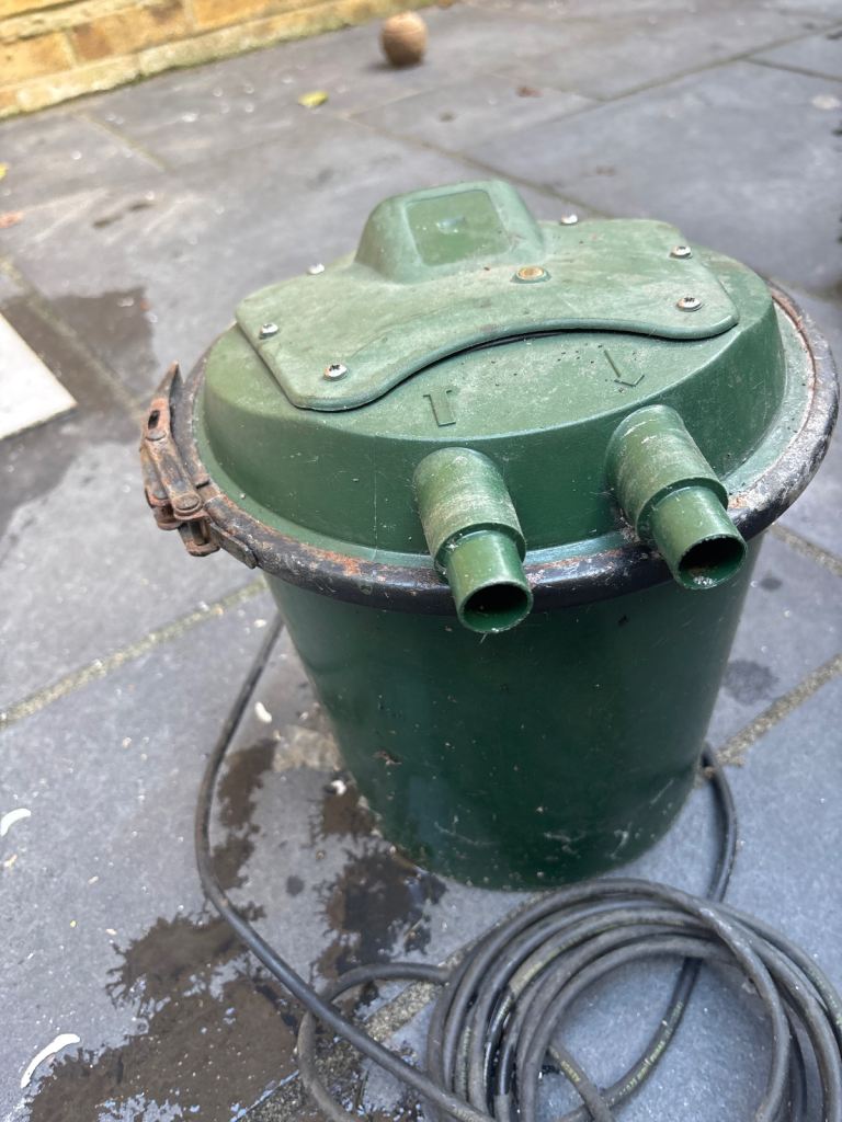 Pond filter with uv light 