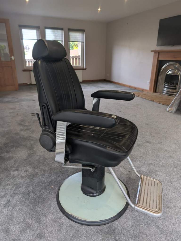 Takara Belmont GT Sportsman Barber Chair