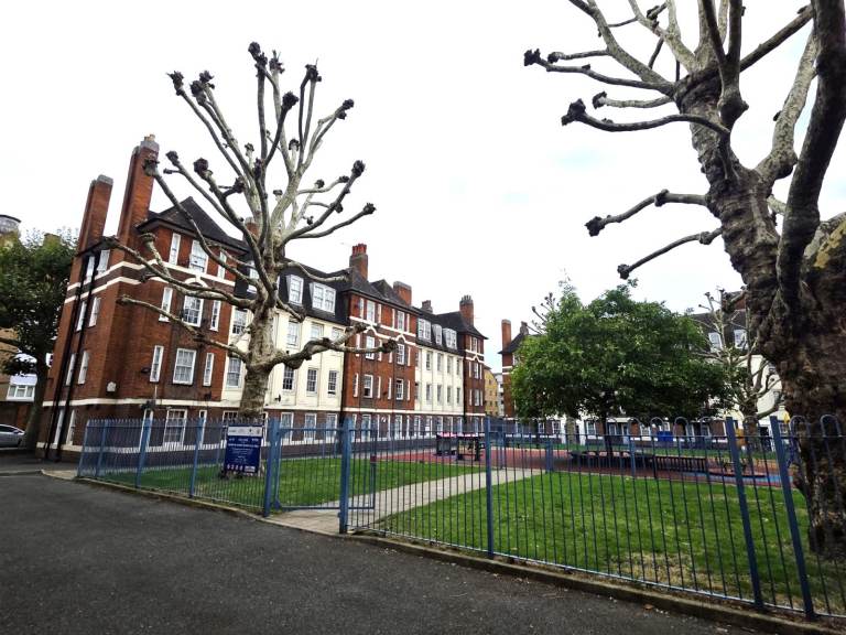 Newly refurbished spacious 3 BEDROOM property to rent in st JHON'S WOOD 