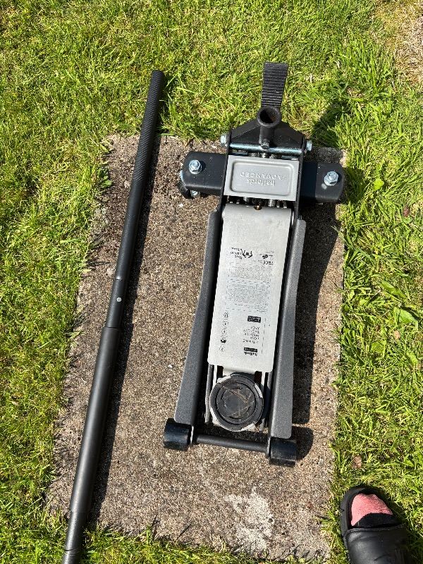 Halfords Advanced 2 Tonne Low Profile Trolley Jack