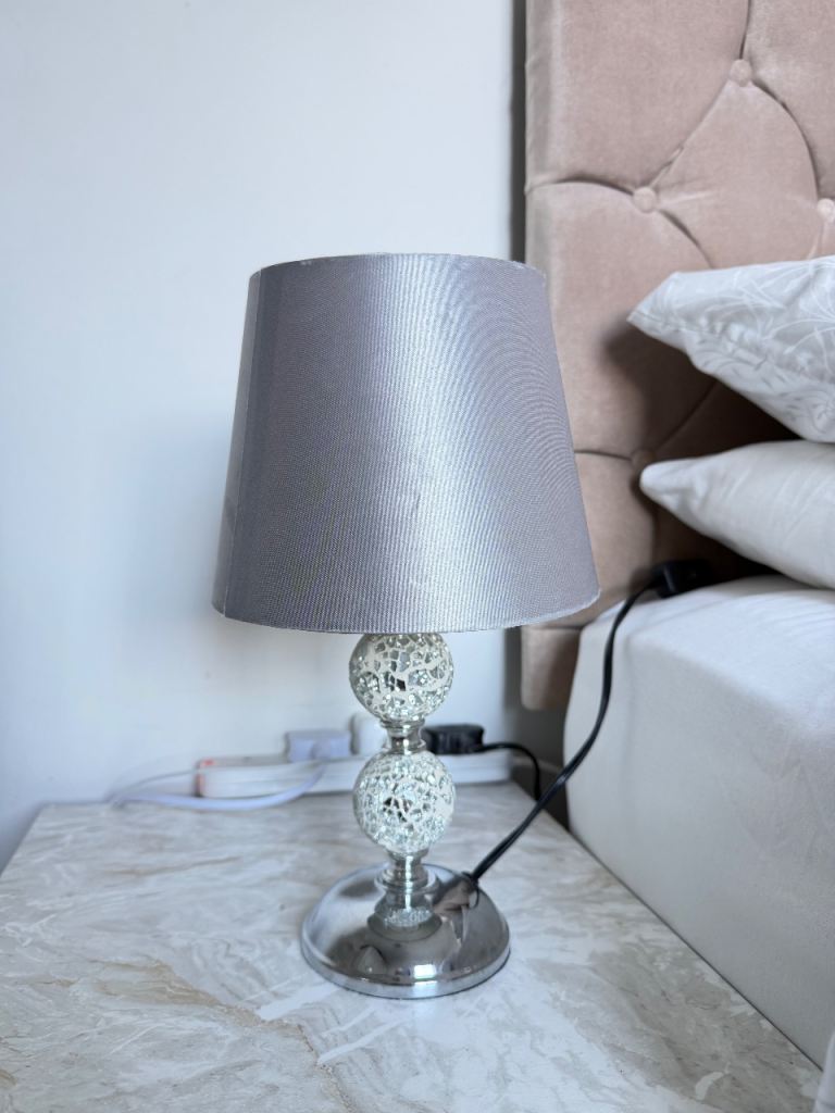 Silver/grey crystal lamp
