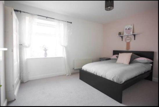 Spacious Double Room for rent with Private Bathroom & Lounge Area – Quiet Stylish Home Bristol BS13 