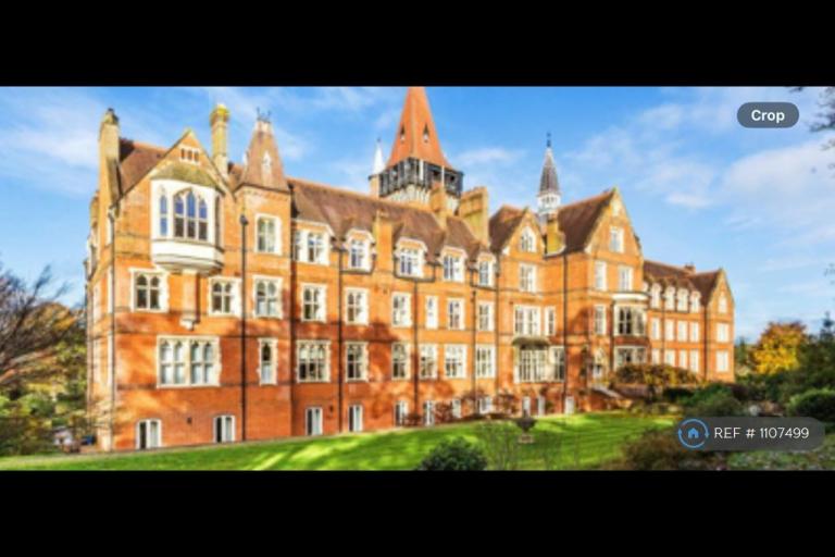 4 bedroom flat in St Michaels, Oxted, RH8 (4 bed) (#1107499)