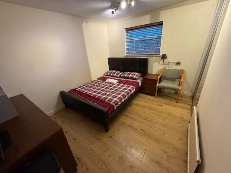 Nice, good size, double room in shared house in good location