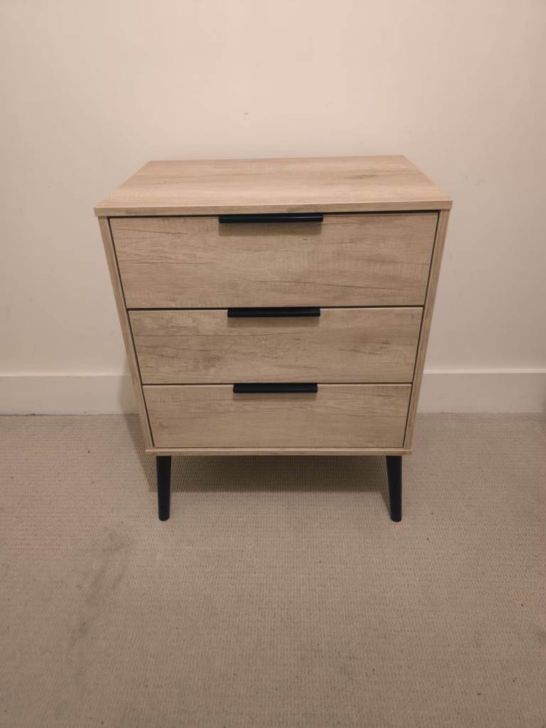 Modern Oak Effect 3-Drawer Bedside Table / Chest of Drawers