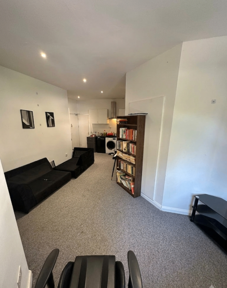 1 bedroom flat, Manchester road, E14- bills included 