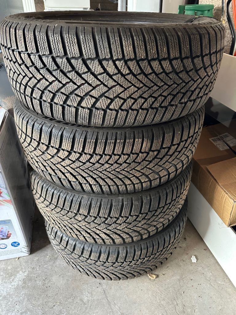 Bridgestone Blizzak Winter Tyres – Set of 4 – 225/55 R18 102V