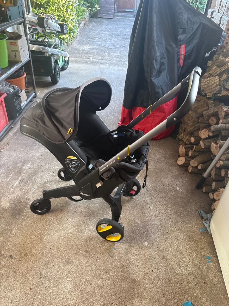 Doona Car Seat & Stroller - Black, Good Condition