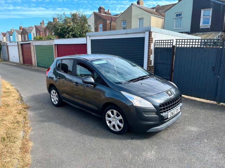Peugeot, 3008, Hatchback, Petrol 2013, Manual, 1598 (cc), 5 doors