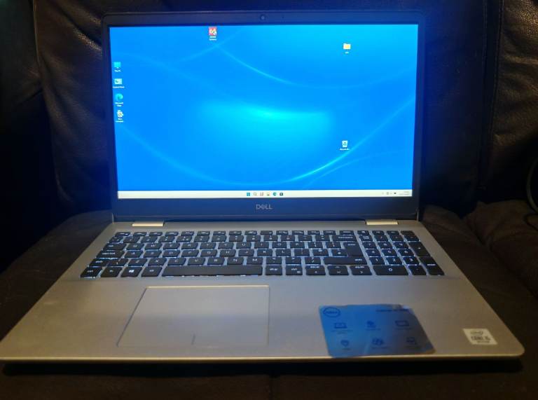 15.6" fast Dell laptop 128GB SSD 10 Gen.i5 up 3.5 GHz Microsoft Office-Publisher ,good battery