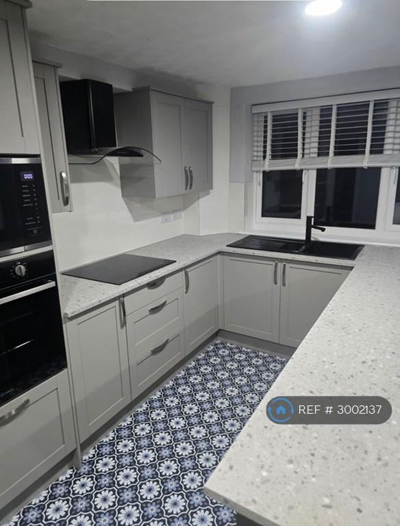 1 bedroom flat in Fairport House, Long Load, Langport, TA10 (1 bed) (#3002137)