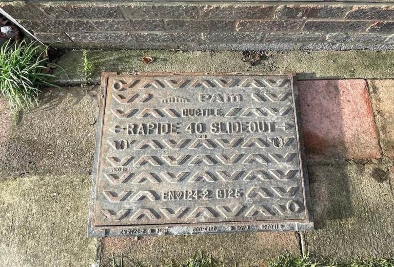 Manhole covers with frame 600 x 450mm