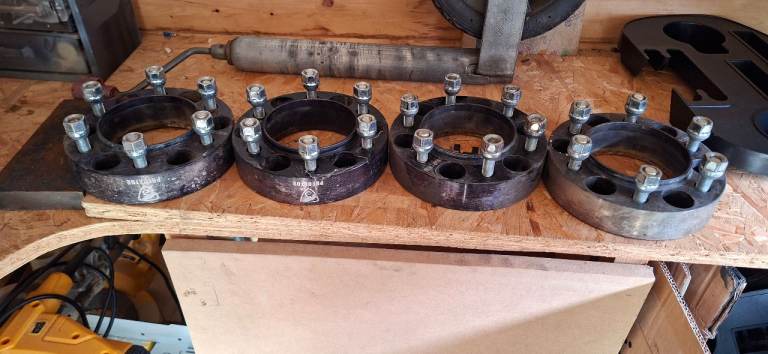 Toyota hilux 35mm predator spacers