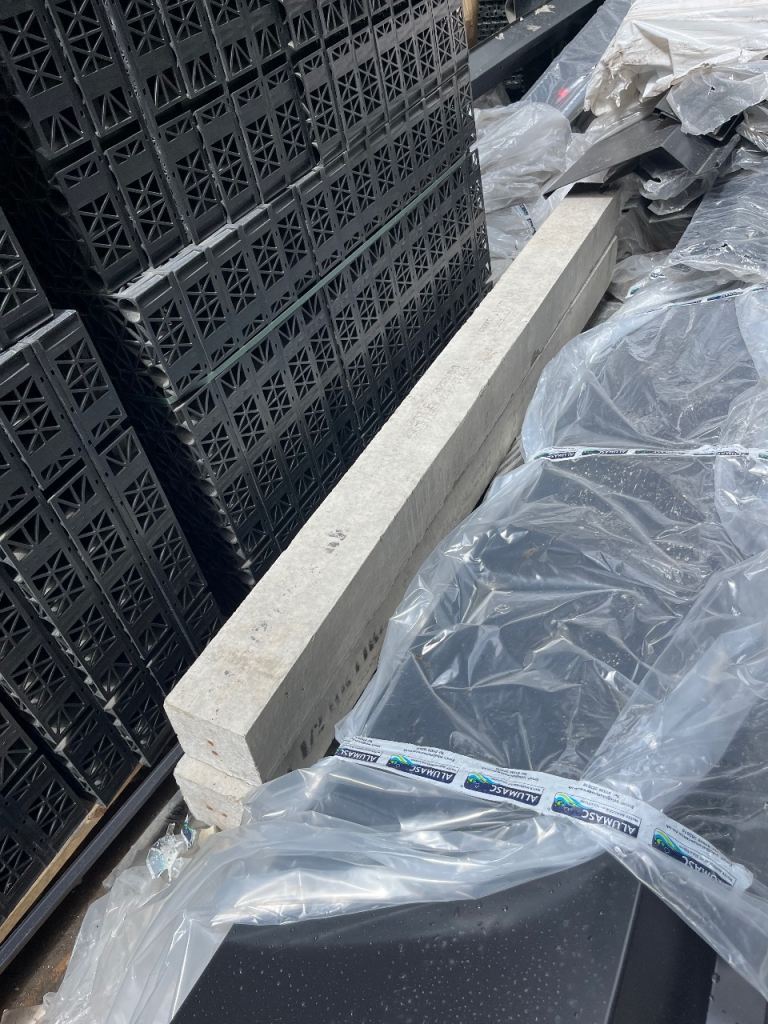 2 x concrete lintels