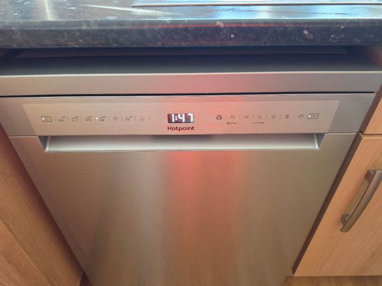Hotpoint Maxi Space H7F HS51 X UK Dishwasher – As Good As New