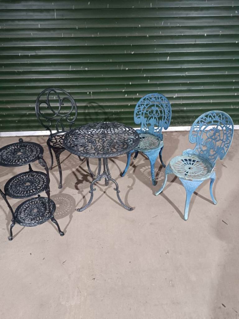 Vintage garden table and chairs 