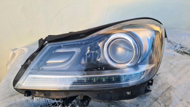 MERCEDES C CLASS - W204 - INTELLIGENT XENON HEADLIGHT - PASSENGERSIDE 