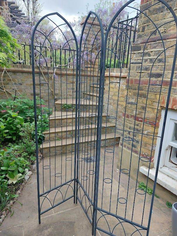 Gothic style Candle holder room divider made of metal 3 panels