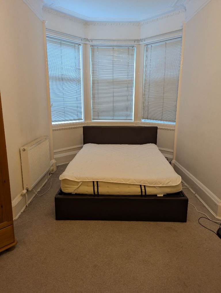 Extra double bedroom in a three bed room available for rent Willowbrae, Edinburgh £630pm