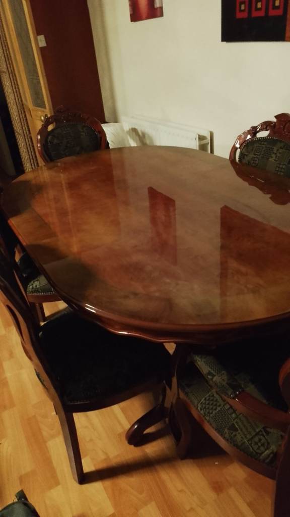 5 victorian style chairs with polished wood table mohagony 