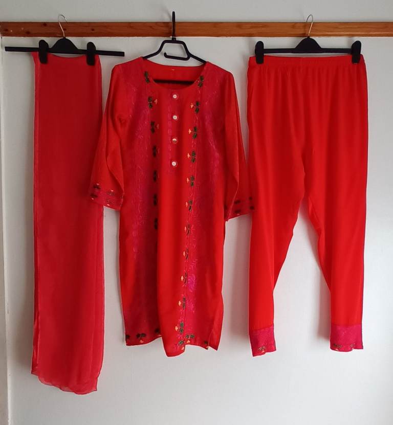 Ladies Asian Outfit / Suit - Size 10 / S